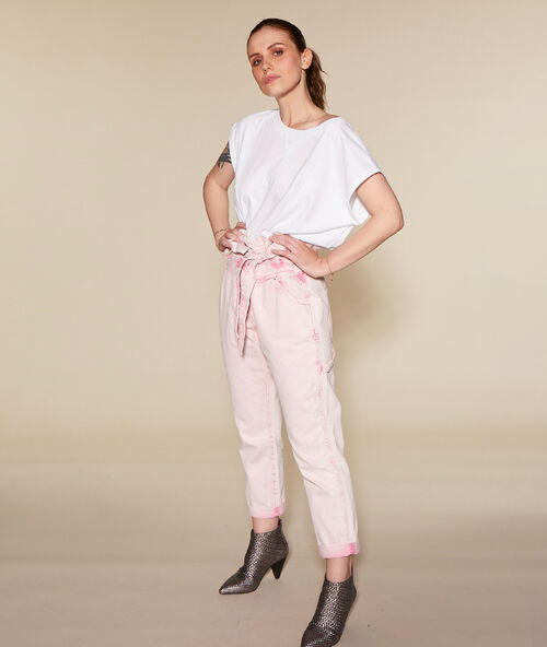Pantalón ancho efecto desteñido rosa.