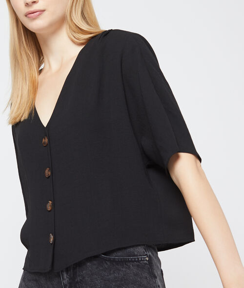 Blusa cuello en v abotonada negro.
