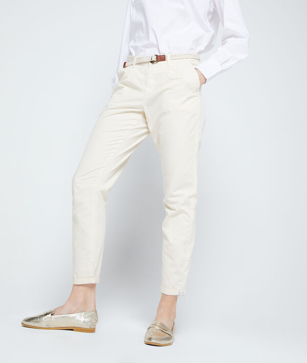 Pantalón chino con cinturón y algodón bio Pantalón chino con cinturón y algodón bio