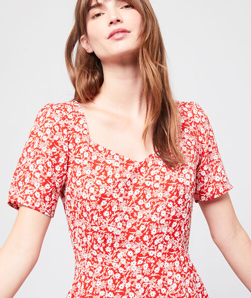 Vestido estampado floral rojo.