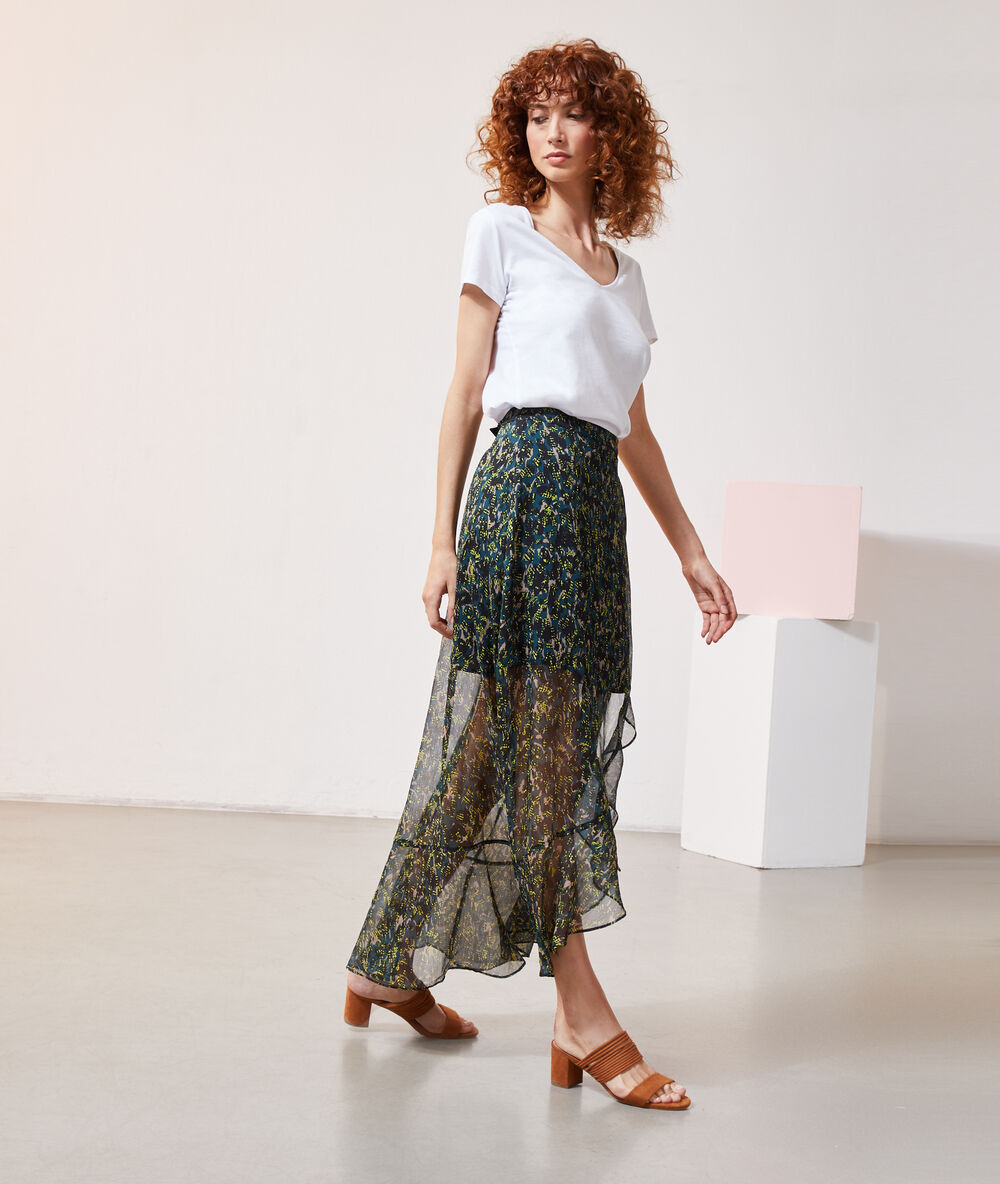 Falda larga estampada verde.