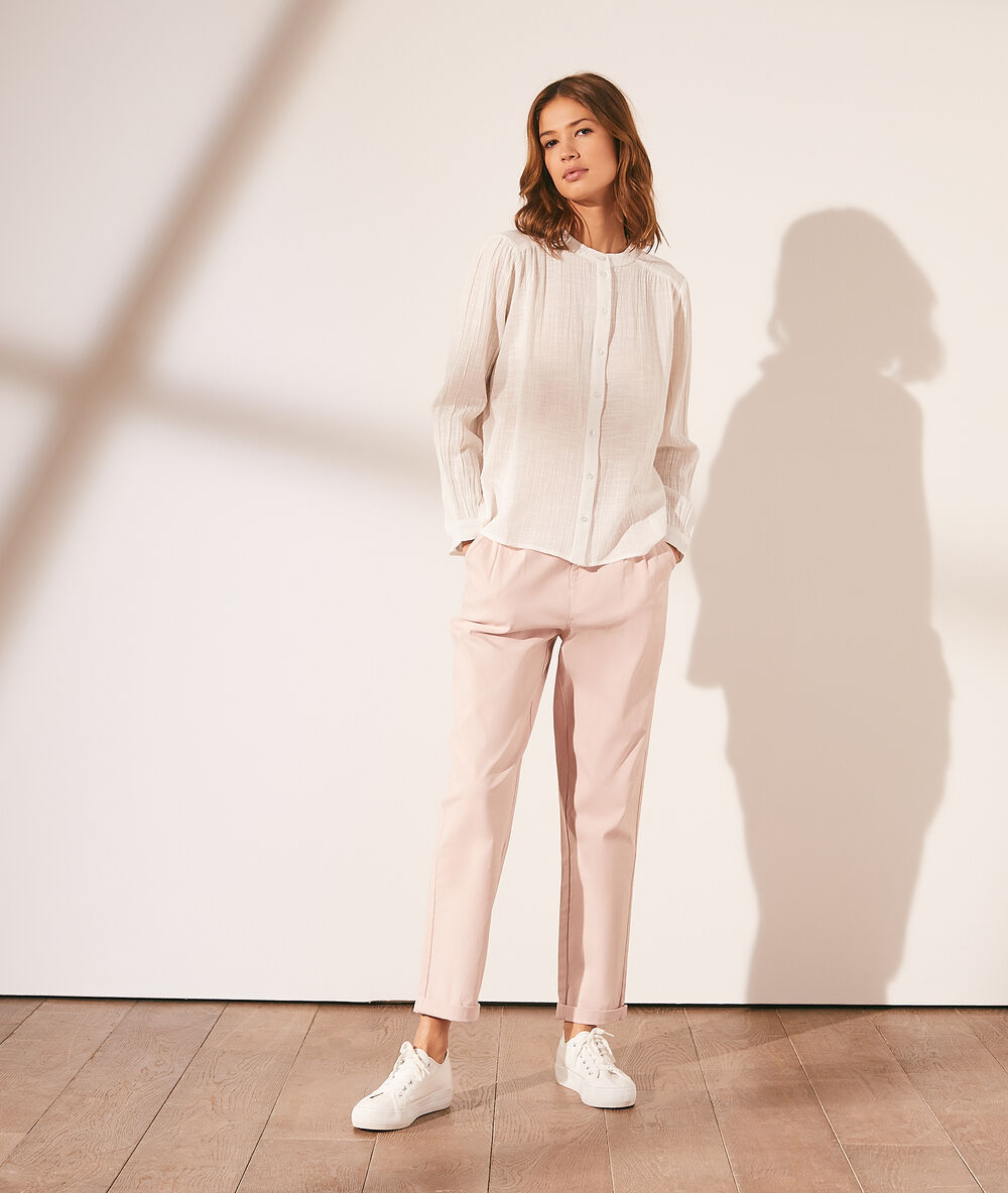 Pantalón chino maquillaje.