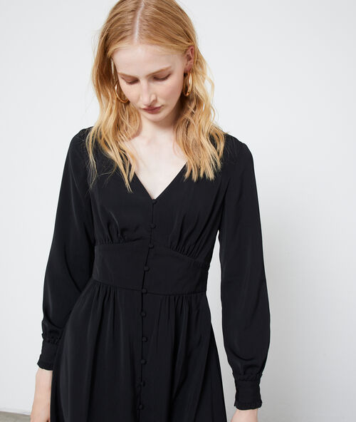 Vestido acampanado de botones negro.