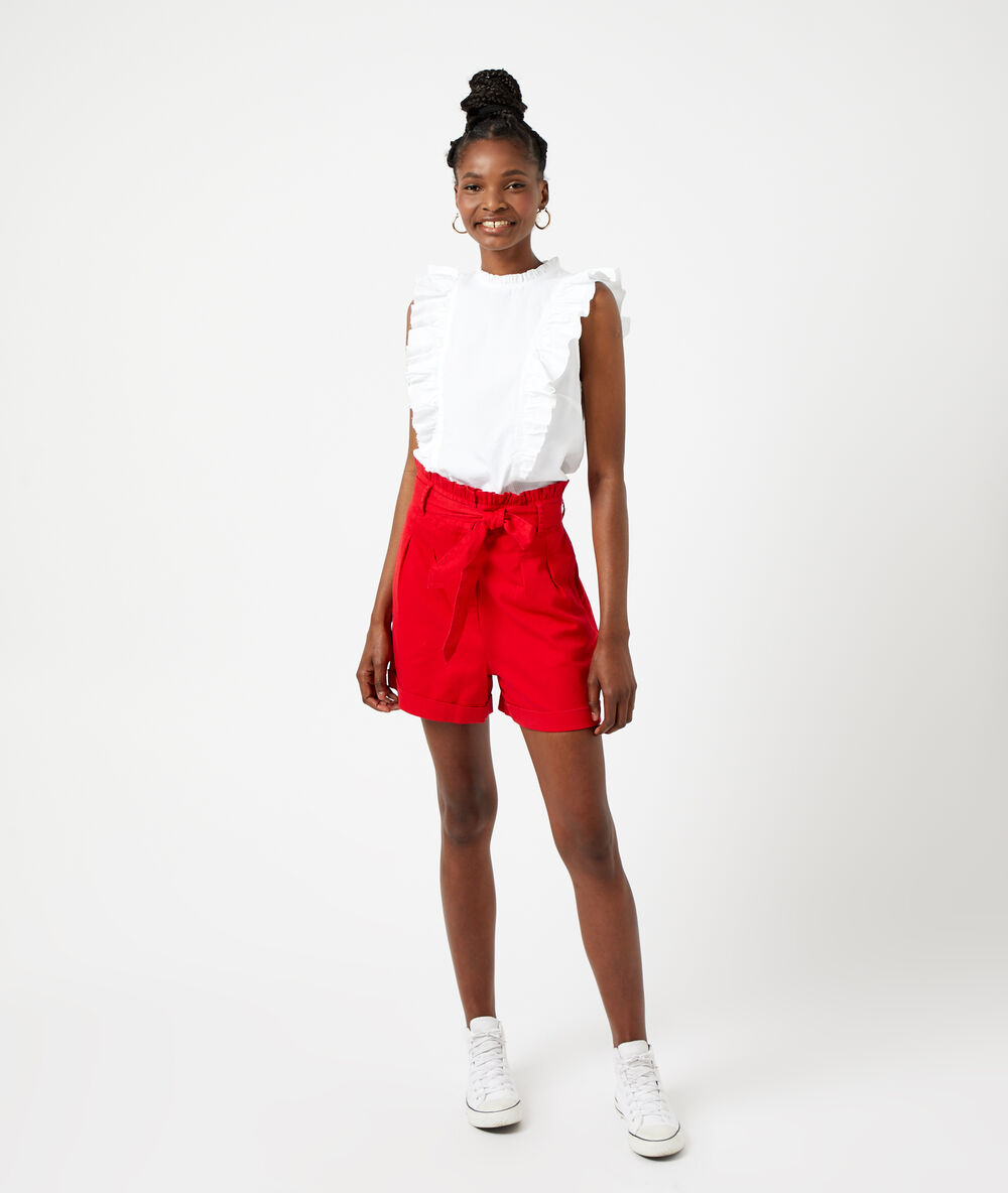 Blusa con volantes crudo.