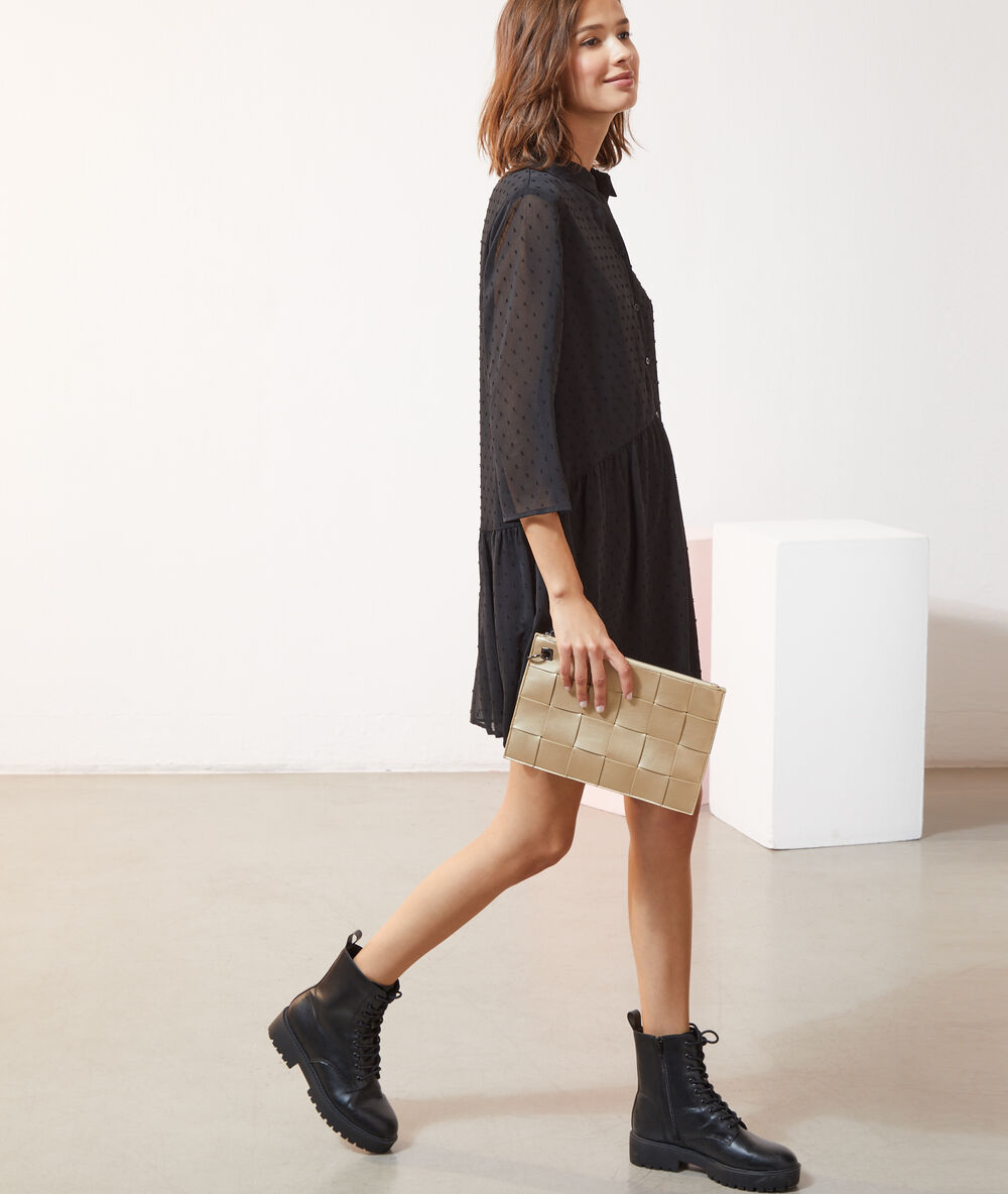 Vestido camisero plumetis negro.