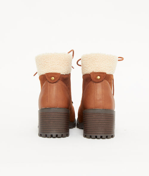 Botines efecto oveja con cordones Botines efecto oveja con cordones