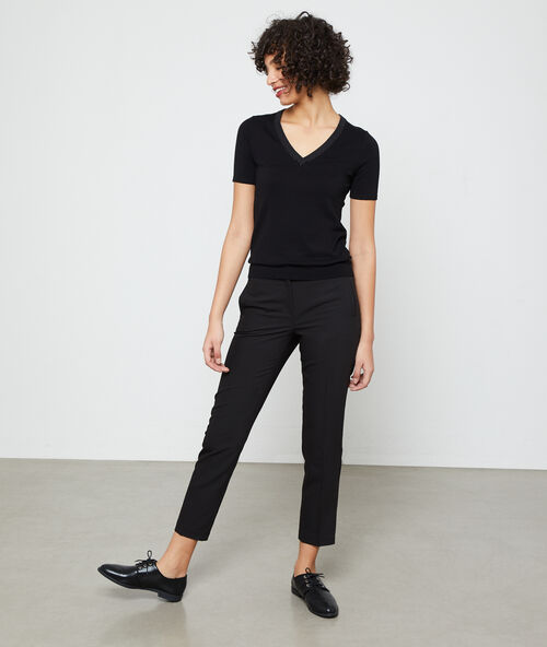 Pantalón cigarette negro.