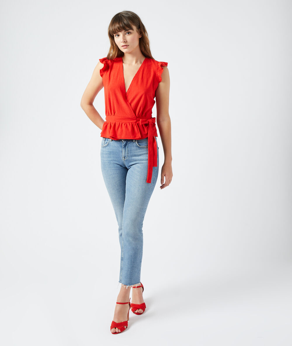 Top escote cruzado rojo.