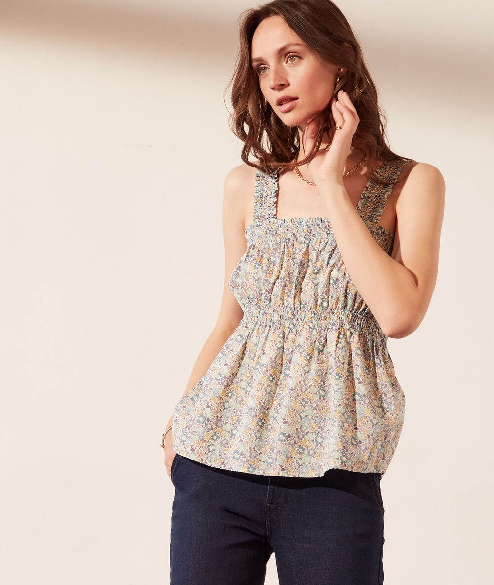 Top con fruncidos tejido liberty celadón.