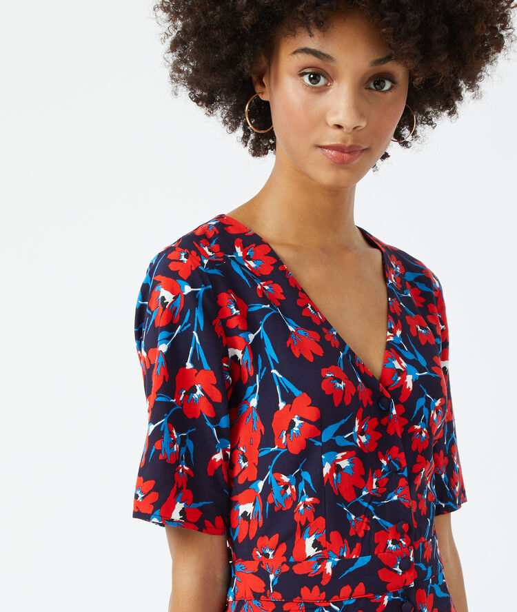 Vestido estampado floral azul marino.