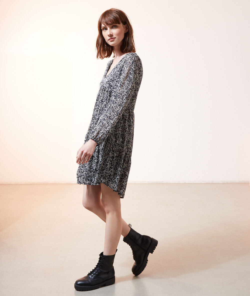 Vestido holgado, top integrado negro.