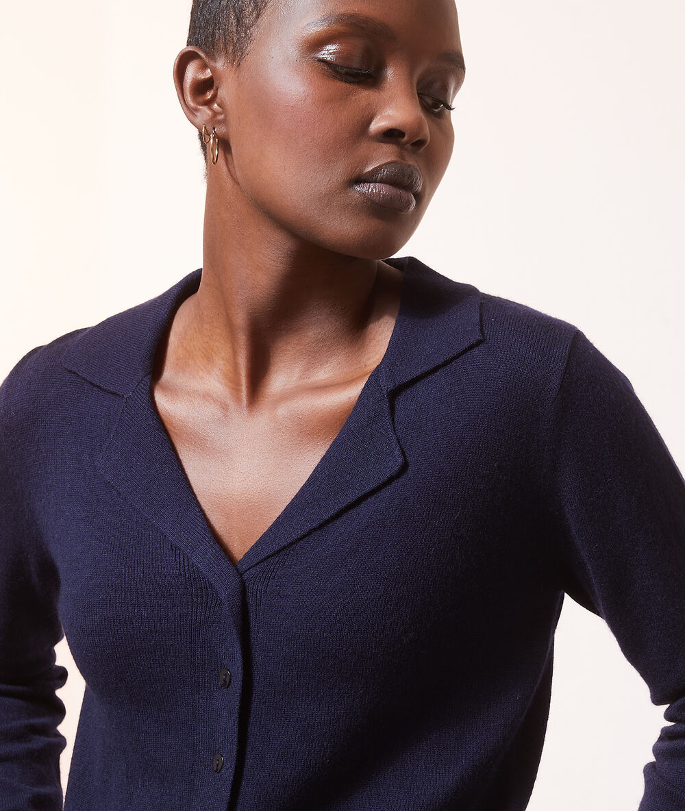 Chaqueta punto fino azul.