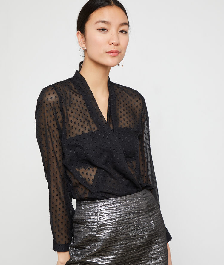 Blusa de plumetis, efecto transparente negro.