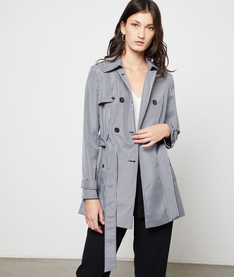 Trench estampado de cuadros vichy negro.