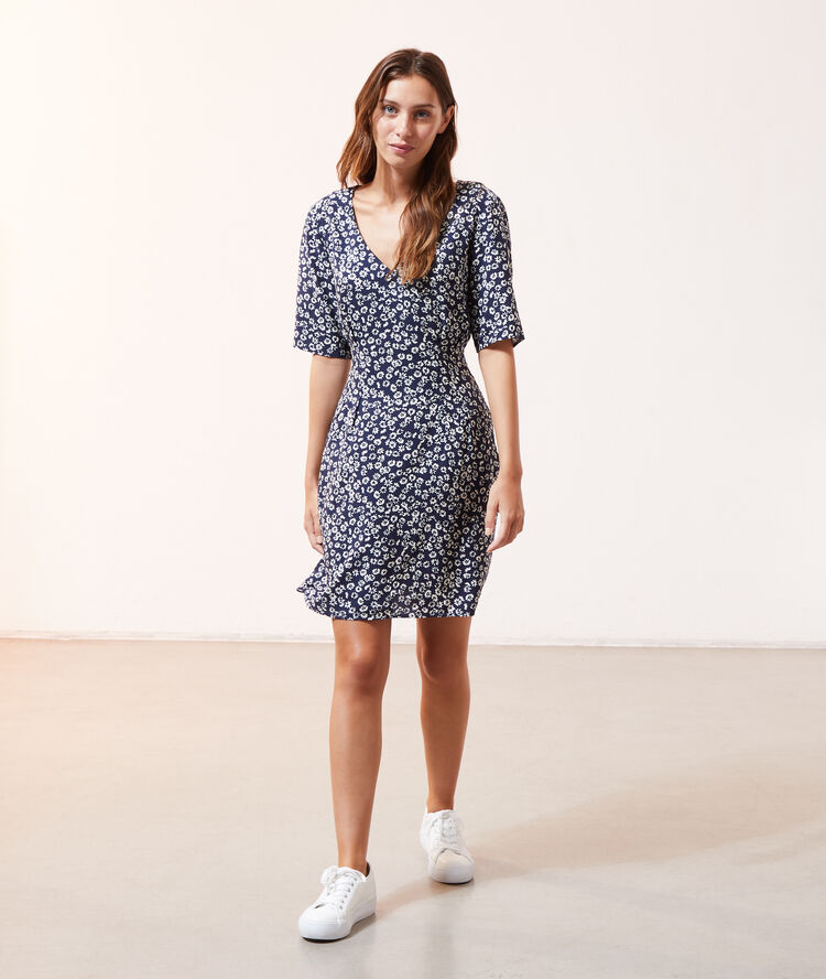 Vestido estampado floral azul marino.