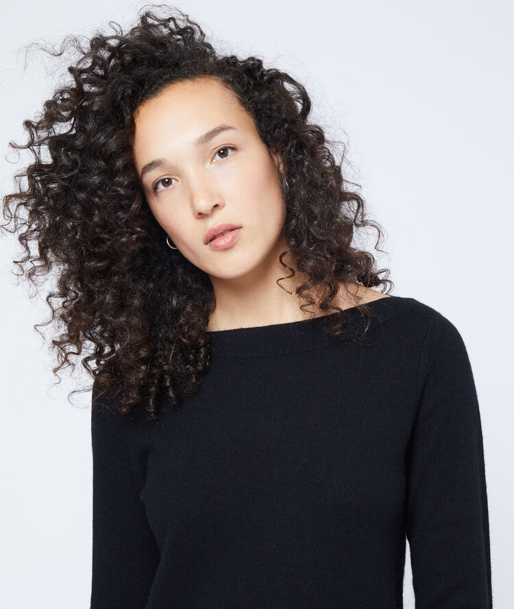 Vestido suéter de cachemira negro.
