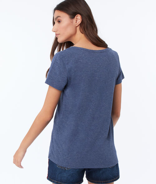 Camiseta escote en v fibras metalizadas azul.