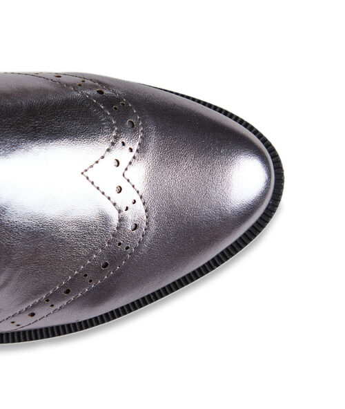 Zapatos con cordones plateados plata.