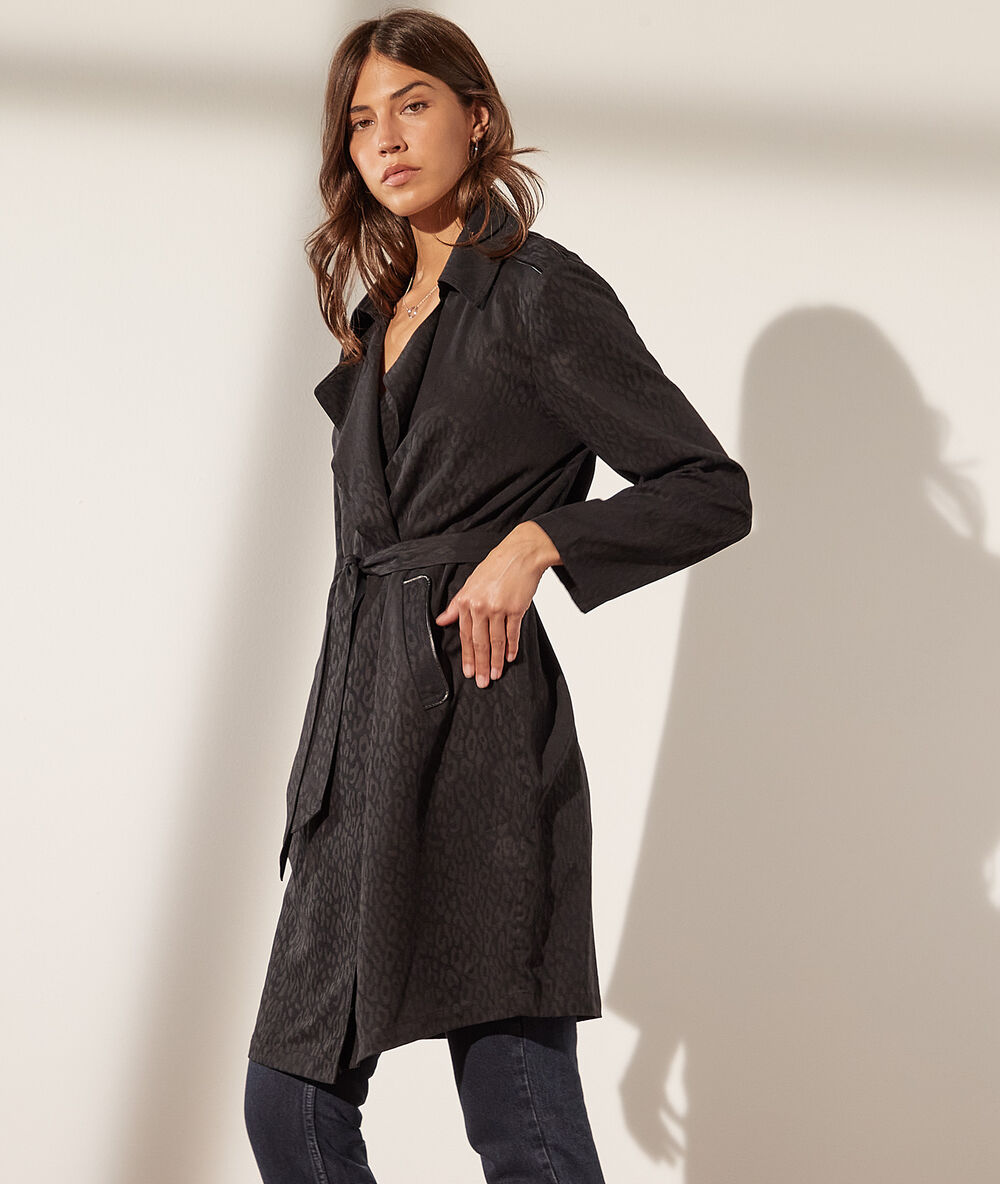 Trench estampado leopardo negro.