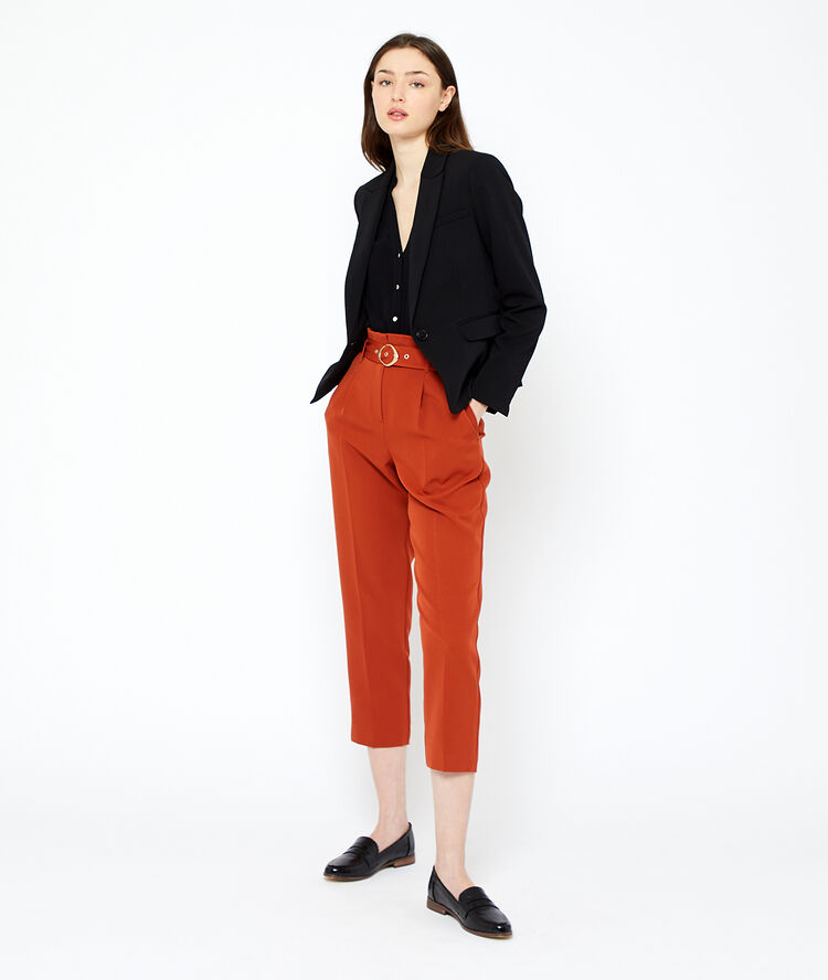 Chaqueta de sastre negro.