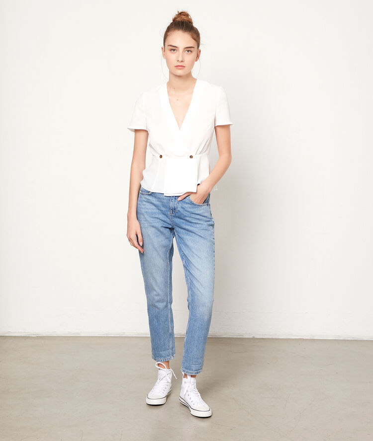 Blusa escote cruzado crudo.