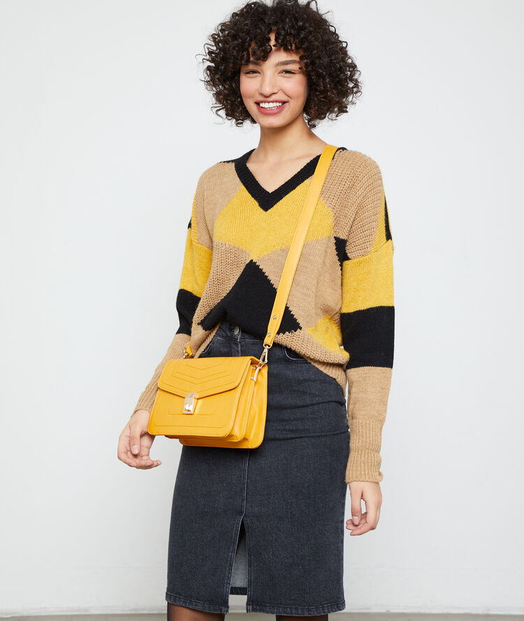 Bolso tipo mochila c.miel.