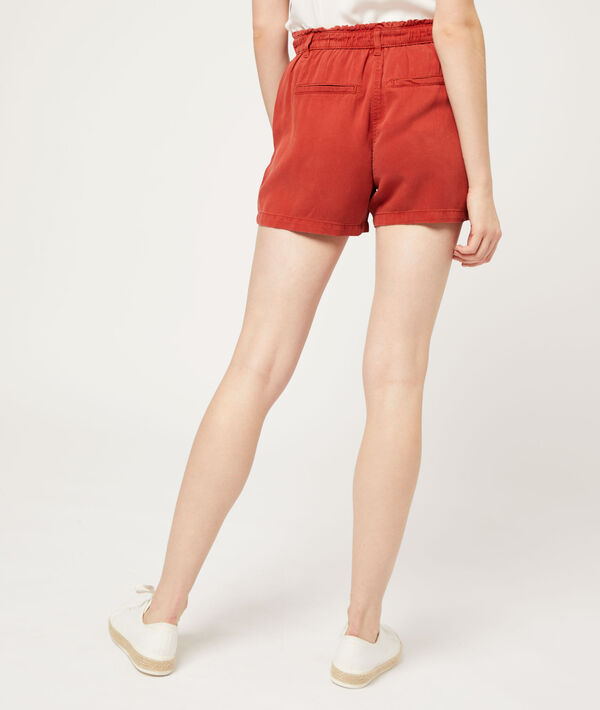 Pantalón corto con pinzas Pantalón corto con pinzas