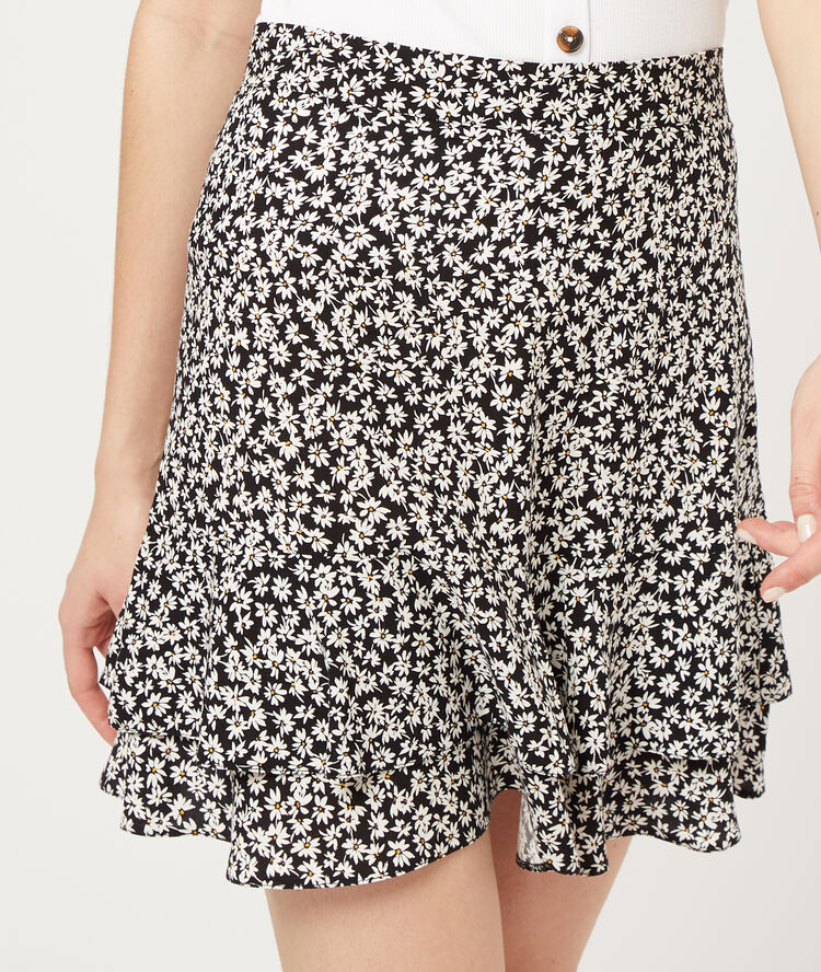 Falda estampado floral negro.