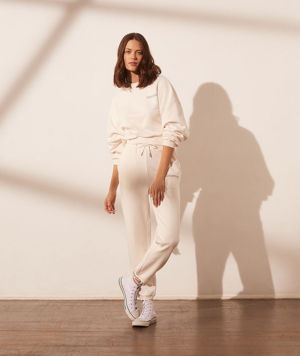 Pantalón jogger crudo.