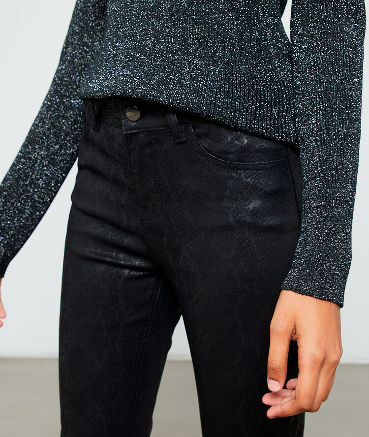Pantalón ajustado forro efecto pitón negro.