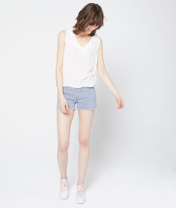 Short a rayas azul marino.