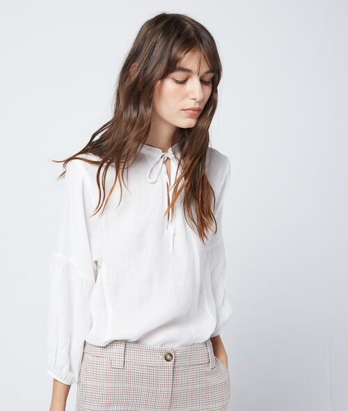 Blusa anudada al cuello con mangas abombadas Blusa anudada al cuello con mangas abombadas