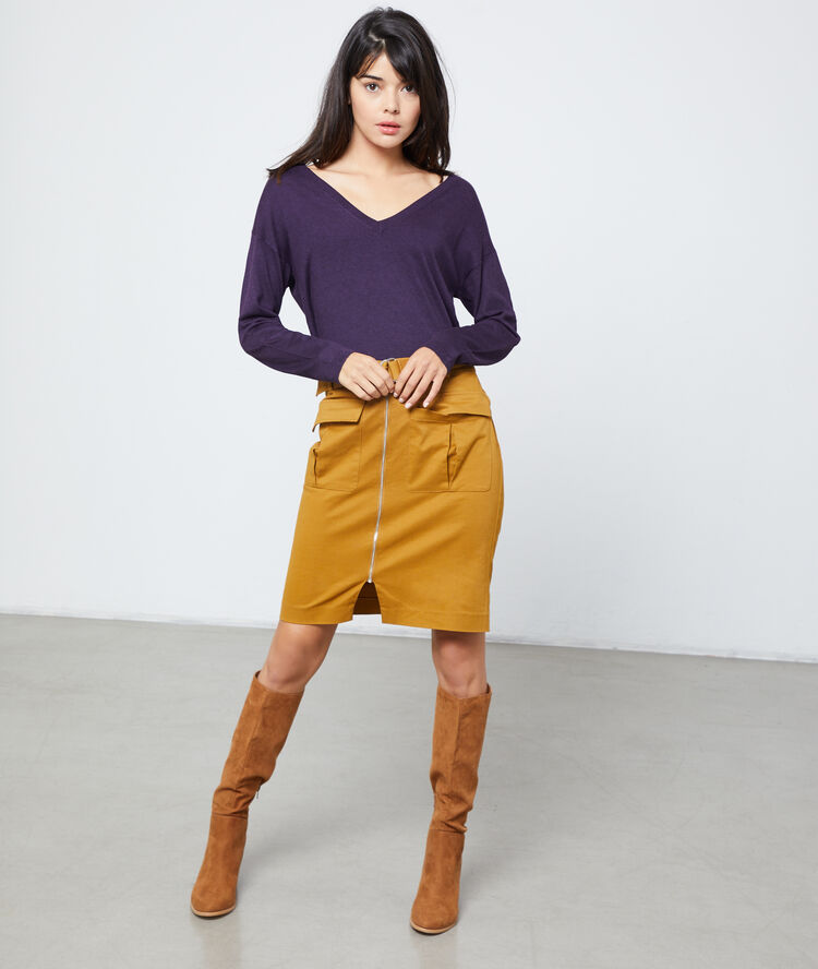 Suéter de punto fino violeta.