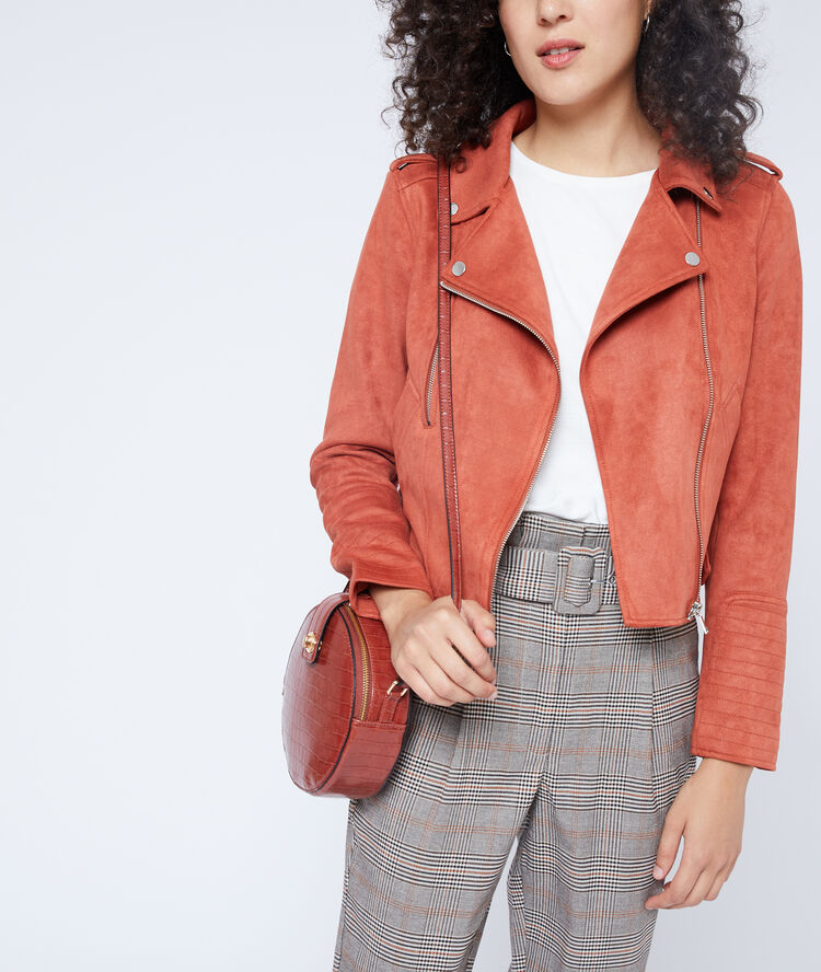 Chaqueta motera efecto ante granate.