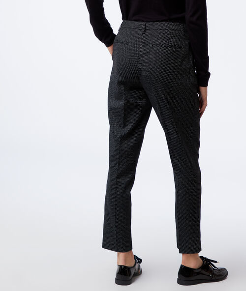 Pantalón cigarette motivos jacquard negro.