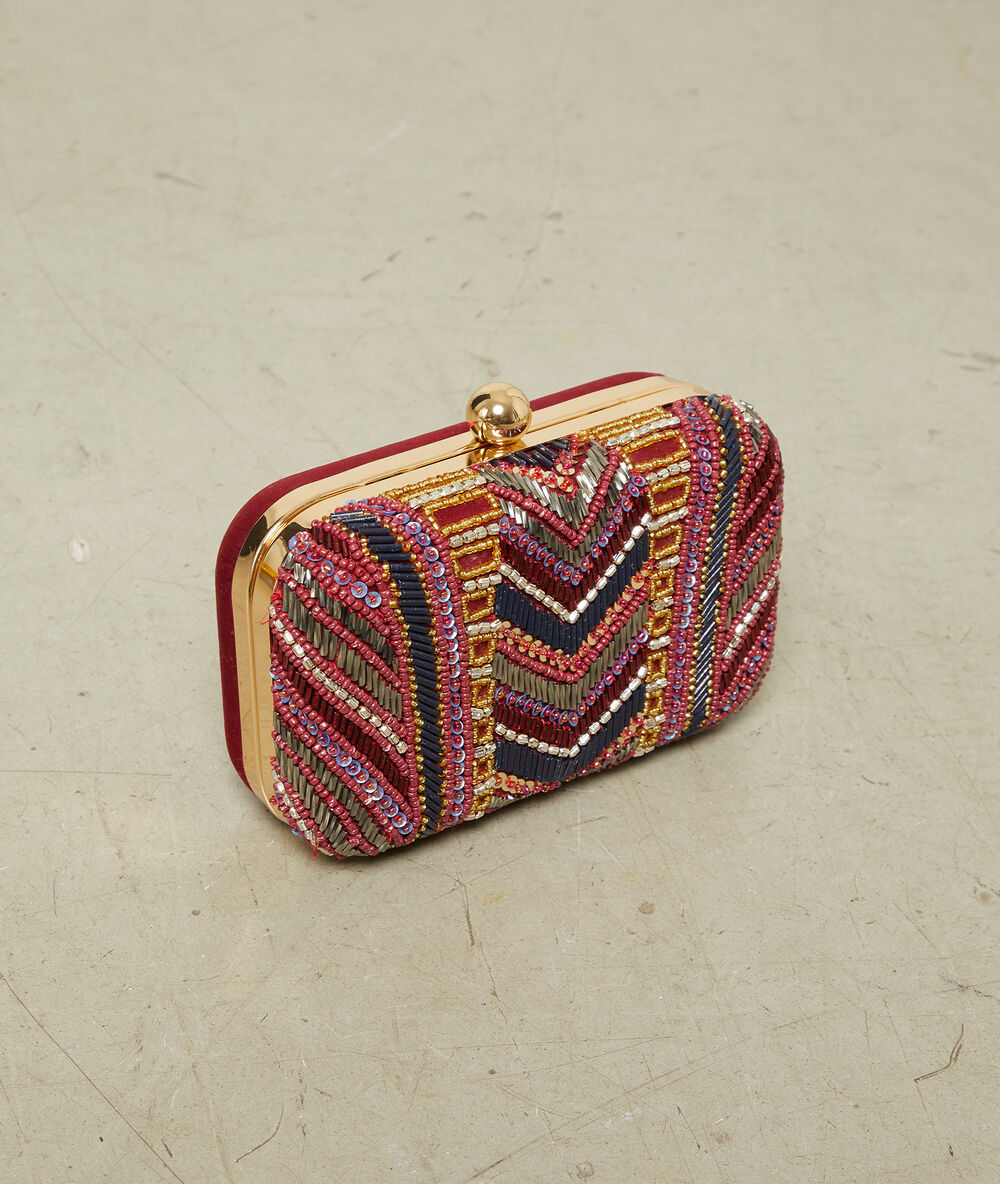Bolso tipo clutch rojo.