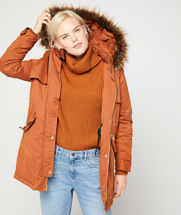 Parka forrada con capucha sabana.