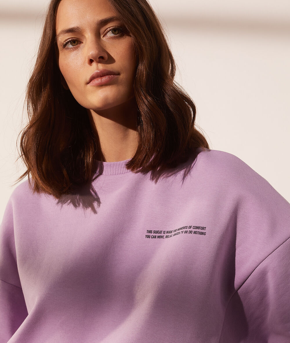 Sudadera lila.
