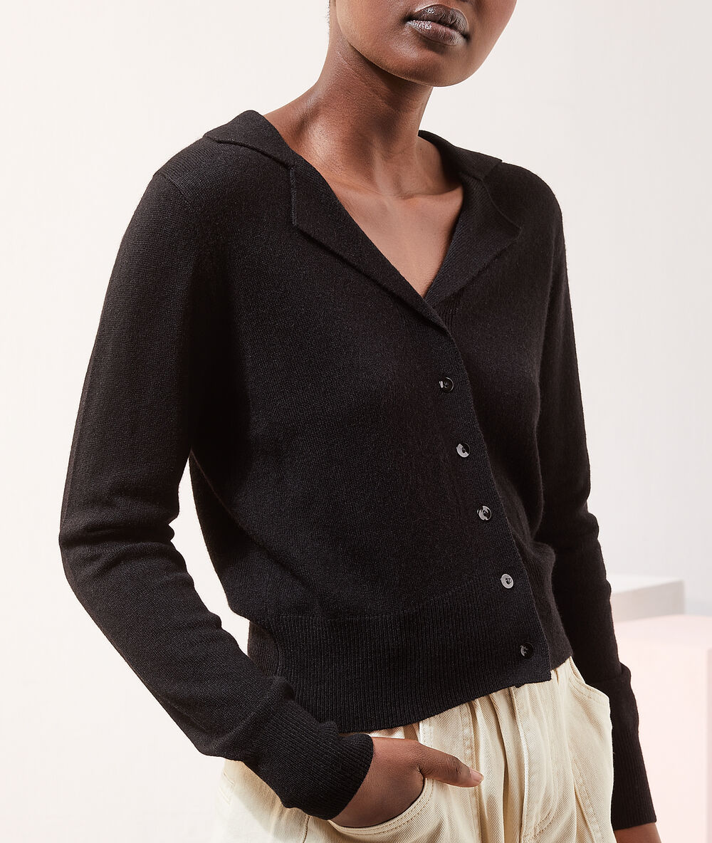Chaqueta punto fino negro.