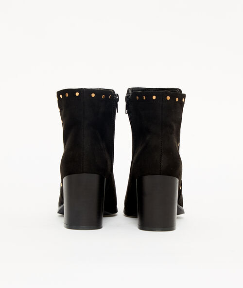 Botines con tachuelas y talón Botines con tachuelas y talón