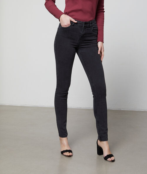 Pantalón vaquero estrecho Pantalón vaquero estrecho