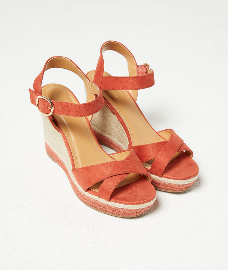 Sandalias de cuña efecto ante sabana.