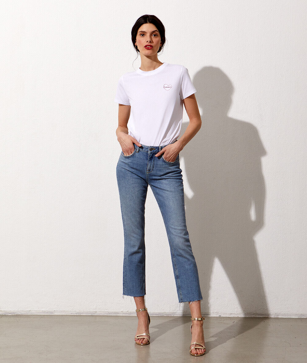 Camiseta bordada blanco.