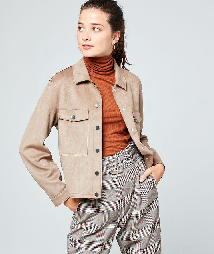 Chaqueta corta efecto ante crudo.