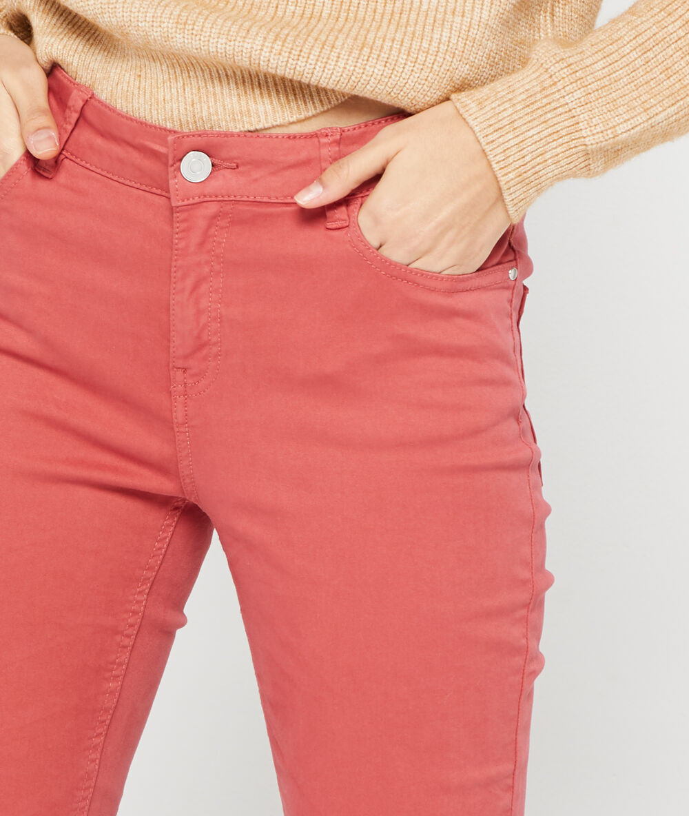 Pantalón ajustado de algodón frambuesa.
