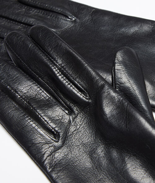 Guantes de cuero negro.