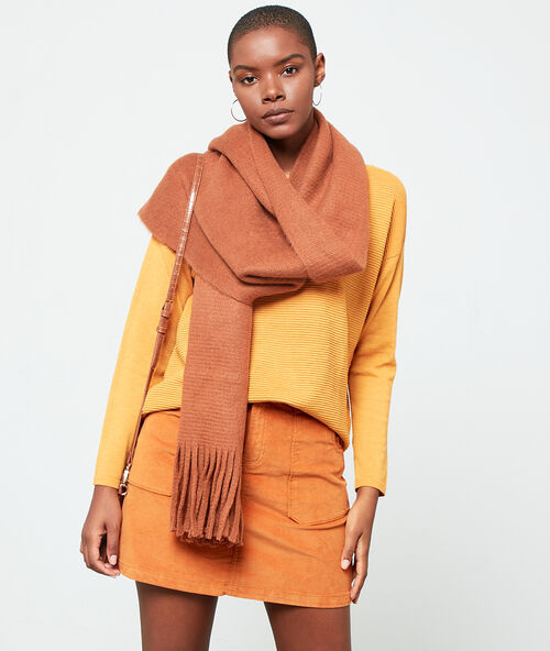 Bufanda lisa con flecos c.ocre.
