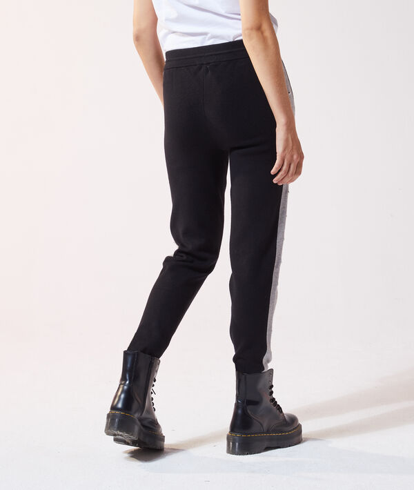 Pantalón jogguing con detalles Pantalón jogguing con detalles