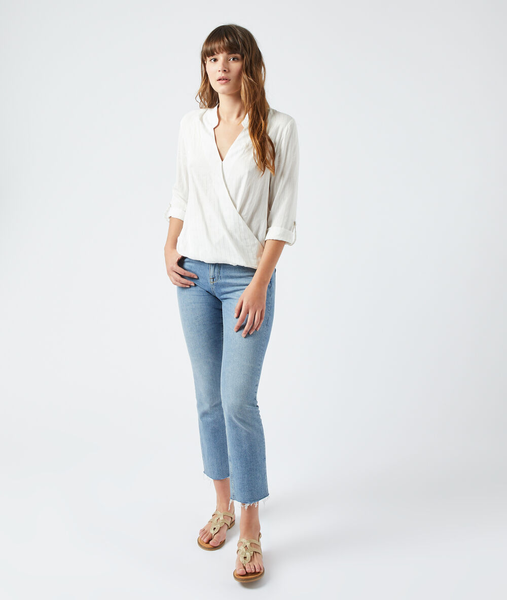 Blusa escote cruzado crudo.