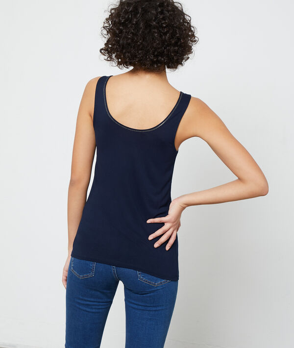 Camiseta lisa con detalles metalizados Camiseta lisa con detalles metalizados